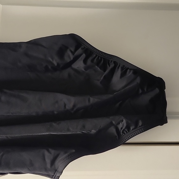 Swimsuit - Picture 3 of 6